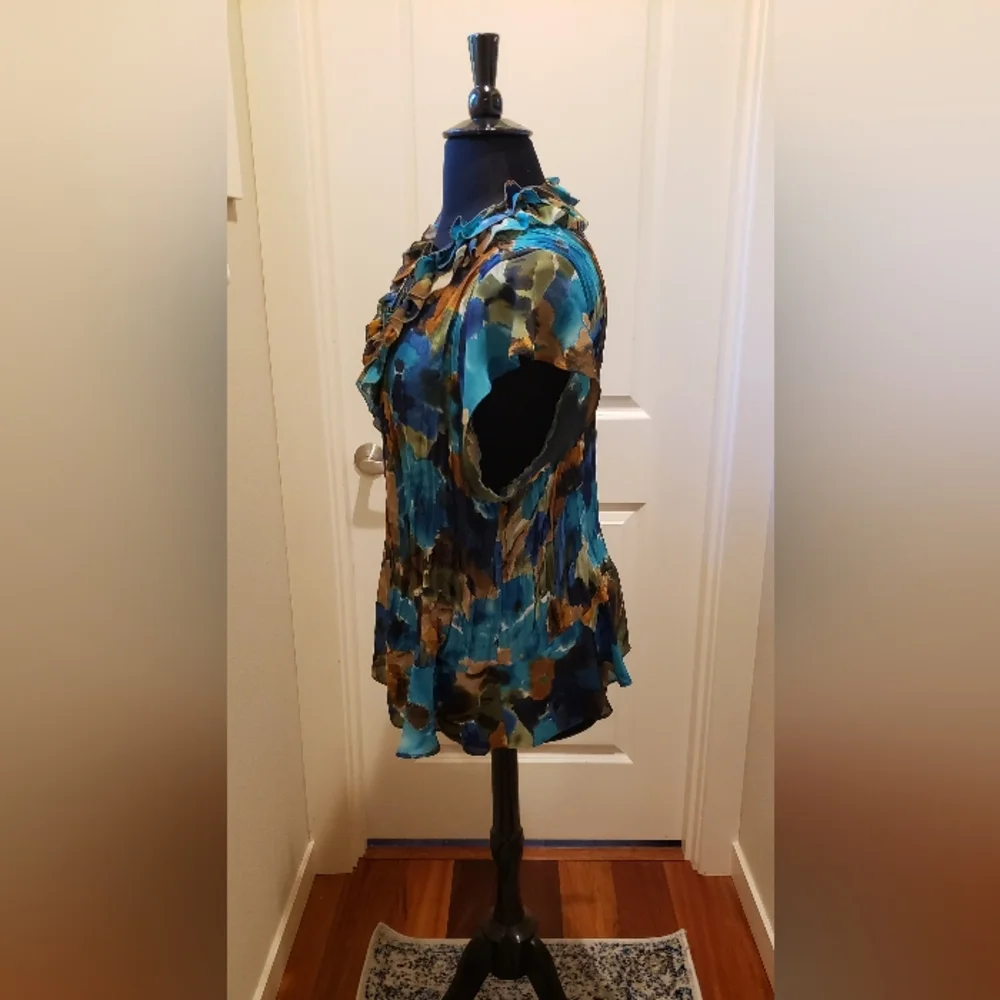 Sunny Leigh Multicolor Ruffle Blouse With Cap Sleeves